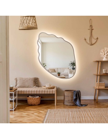 Organikus formájú tükör kasmír színű MDF keretben, háttérvilágítással – MARIS SHELL LED KERETBEN