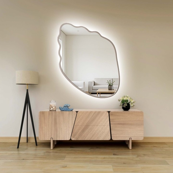 Organikus formájú tükör kasmír színű MDF keretben, háttérvilágítással - MARIS SHELL LED KERETBEN