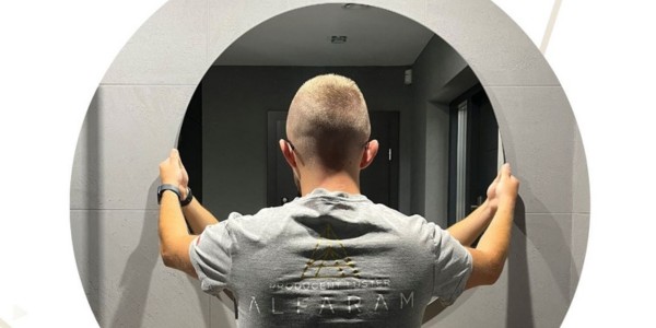 Hogyan csatlakoztassuk a LED-es tükröt saját kezűleg?